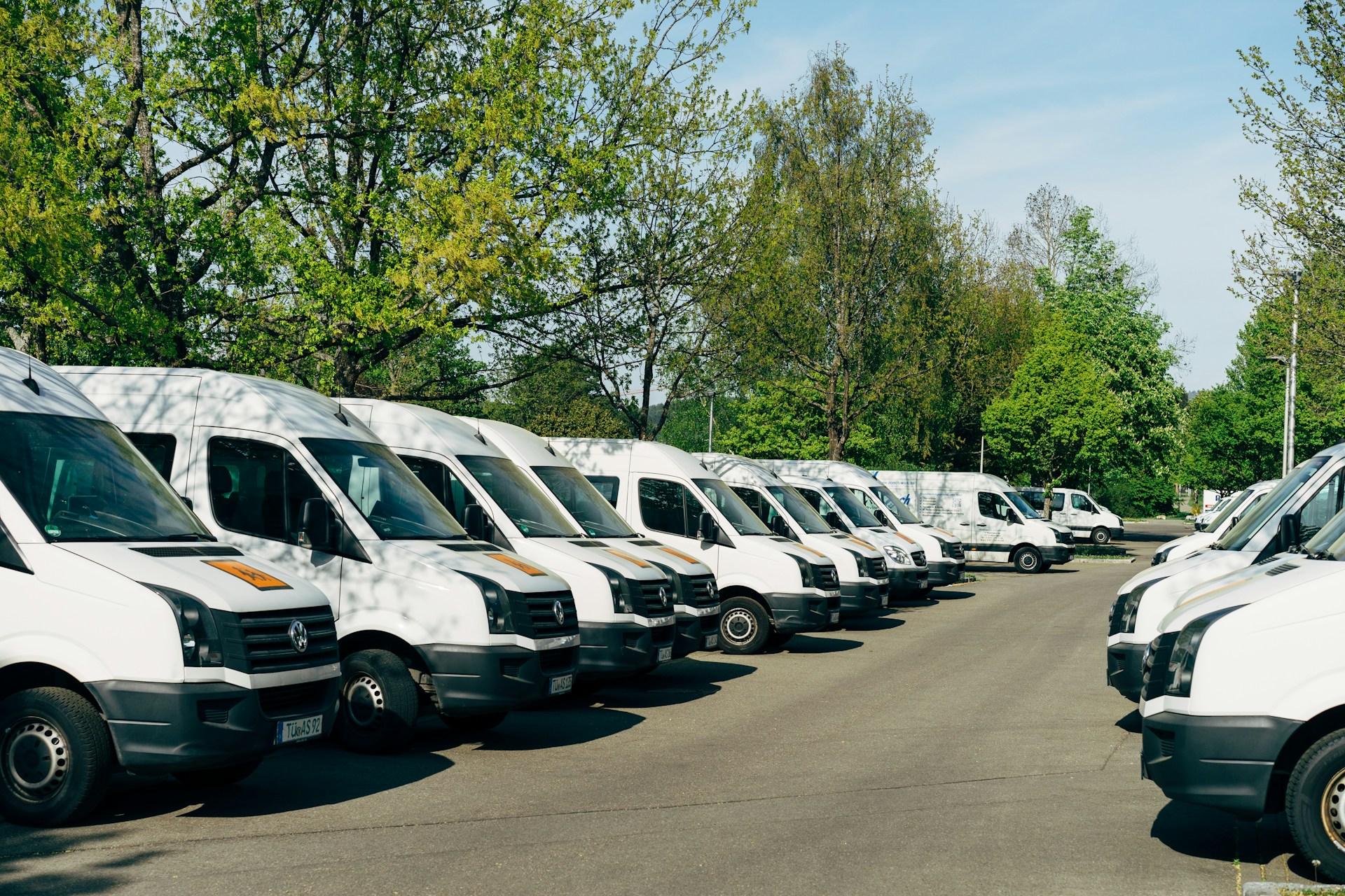 Mobile glass repair for fleet trucks and commercial vehicles